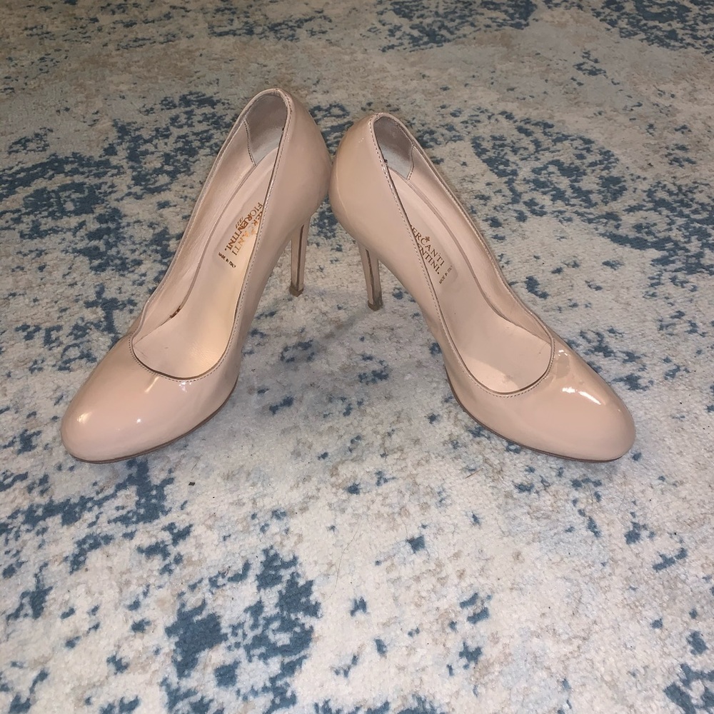 Mercanti Fiorentini Nude round toe patent pump, 8